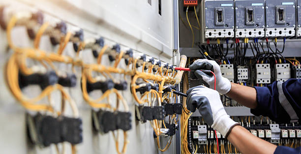 Professional Electrician technician working in Prairie Ridge, WA